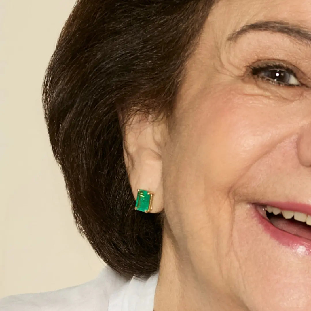 Baguette emerald stud earrings in 18K yellow gold by JJ Jewelry