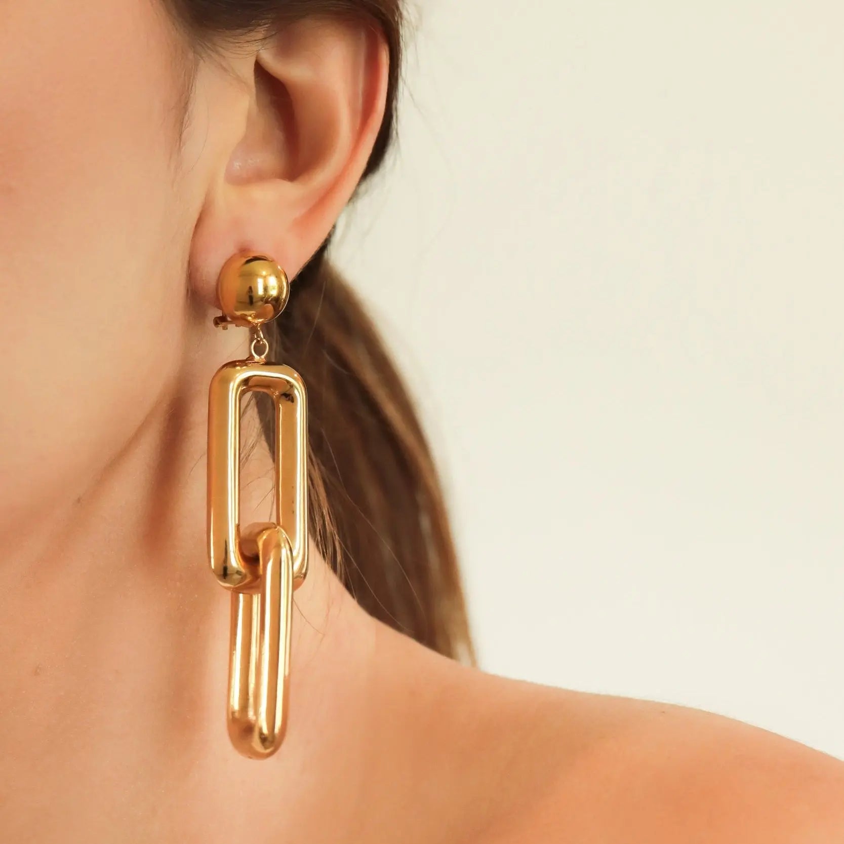 Geometric interlocking gold link earrings modern design
