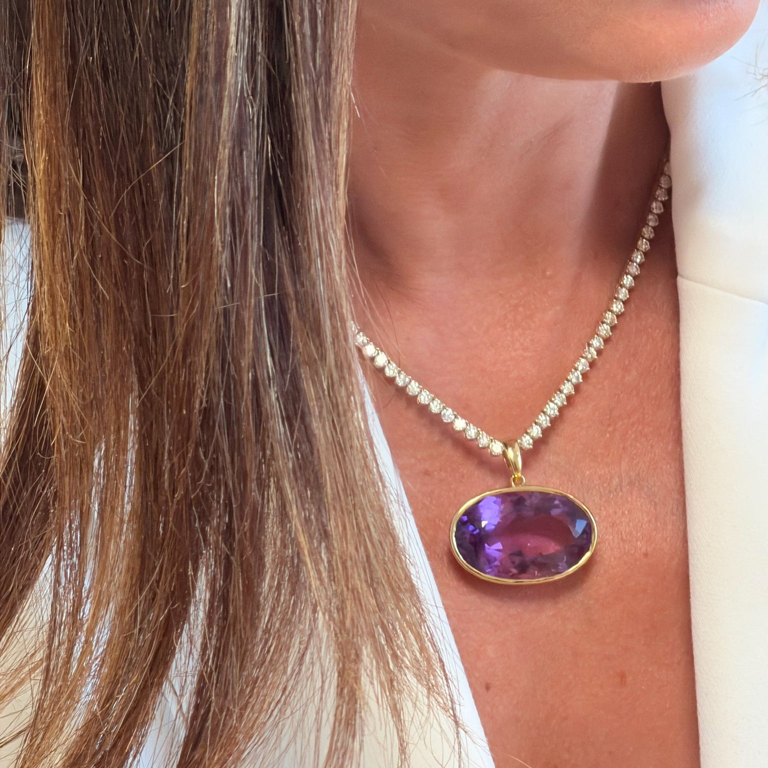 Large Oval Amethyst Pendant in 18K Yellow Gold