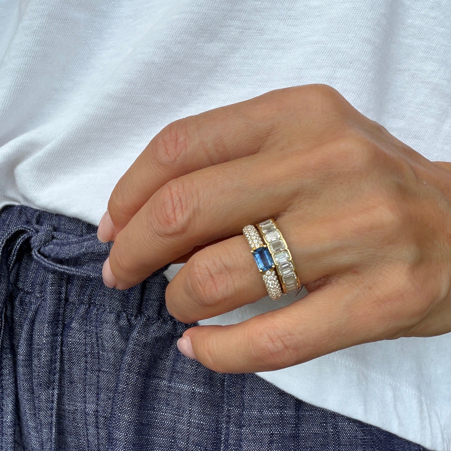 Rectangular Blue Sapphire & Pavé Diamond Ring in 18K Gold