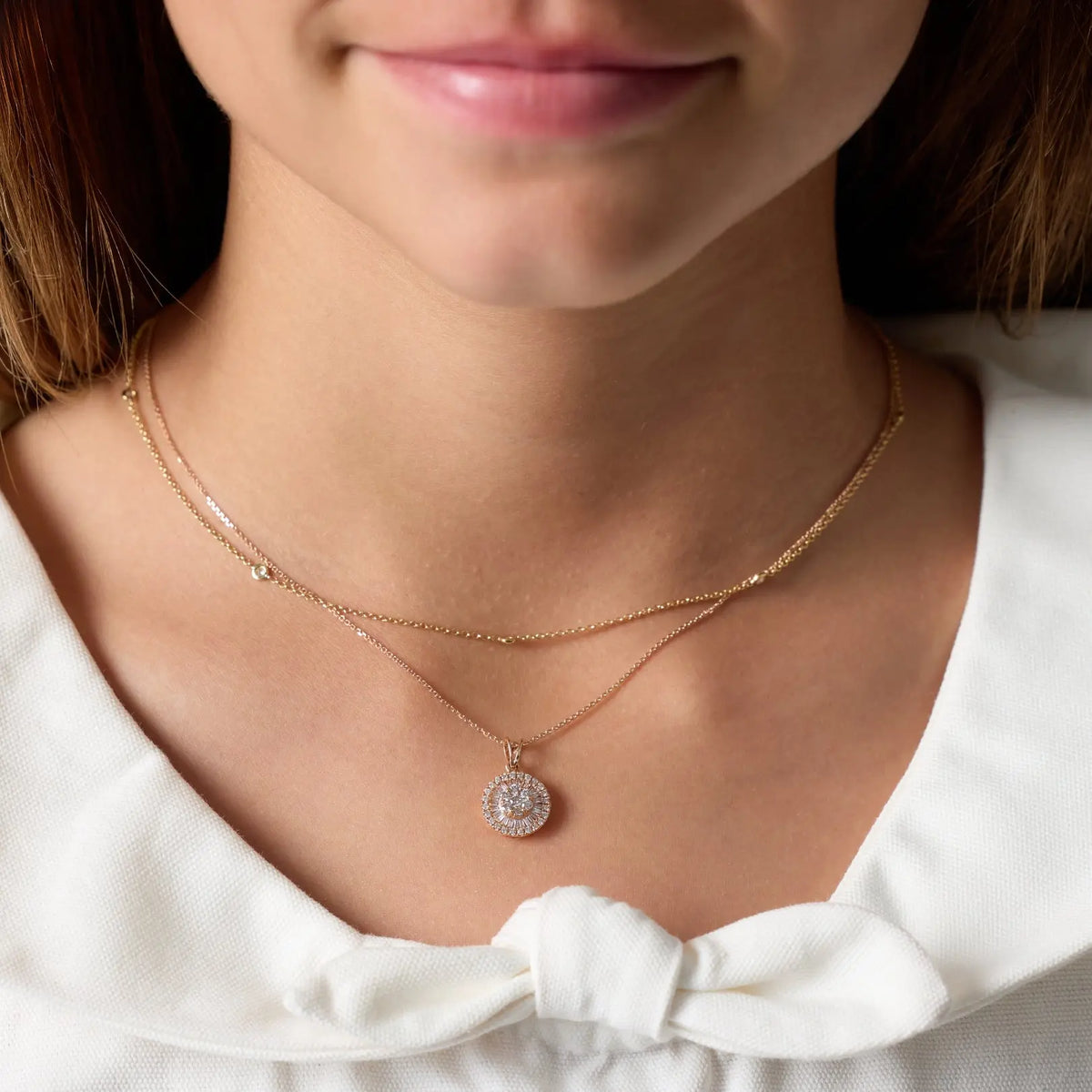 Circular Halo Cluster Diamond Pendant in 18K Gold | JJ Jewelry Miami