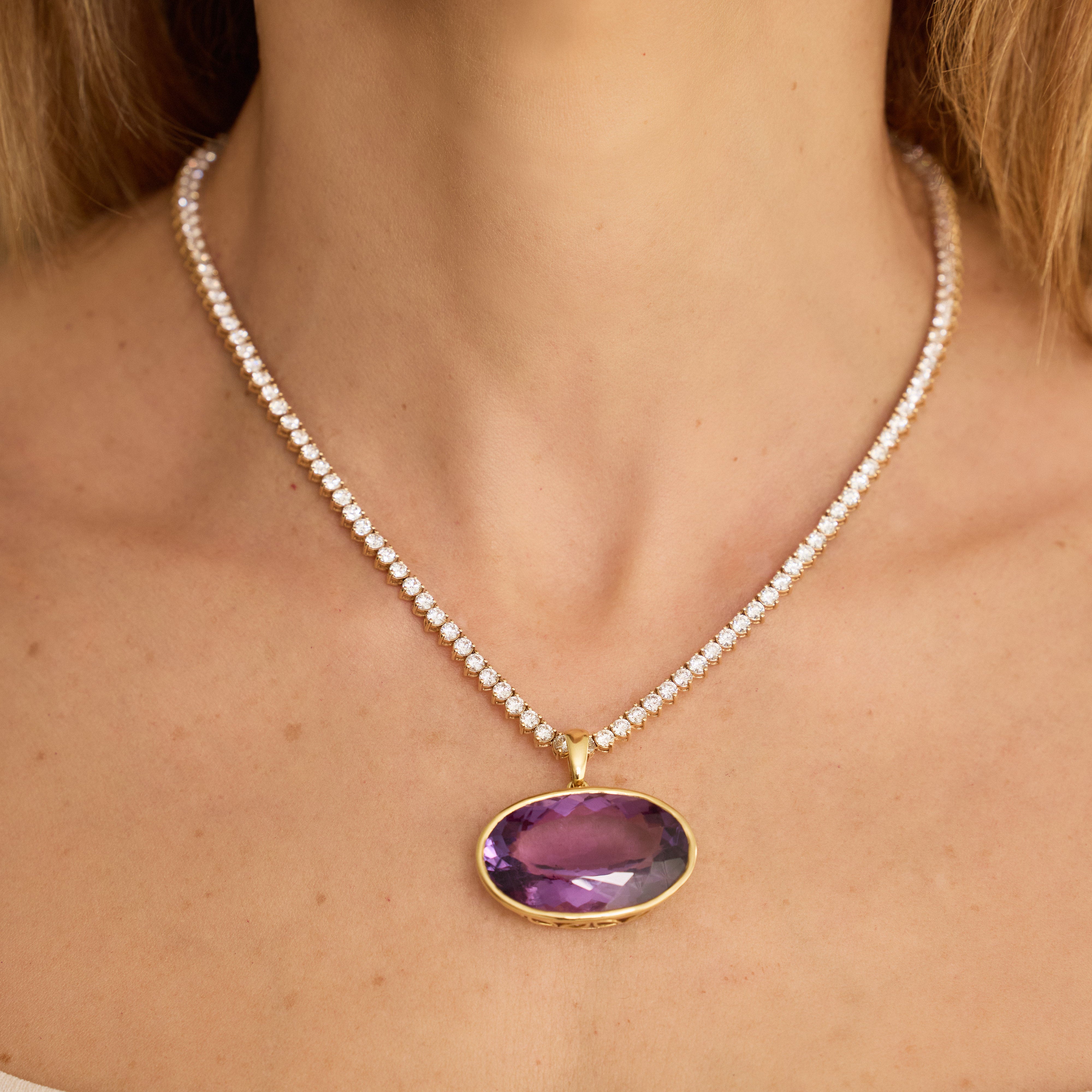 Large Oval Amethyst Pendant in 18K Yellow Gold