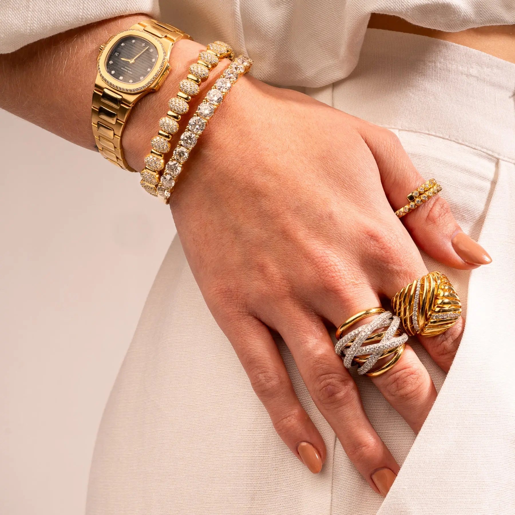   Oval Pavé Diamond Bracelet in Yellow Gold Princess Jewelry Shop