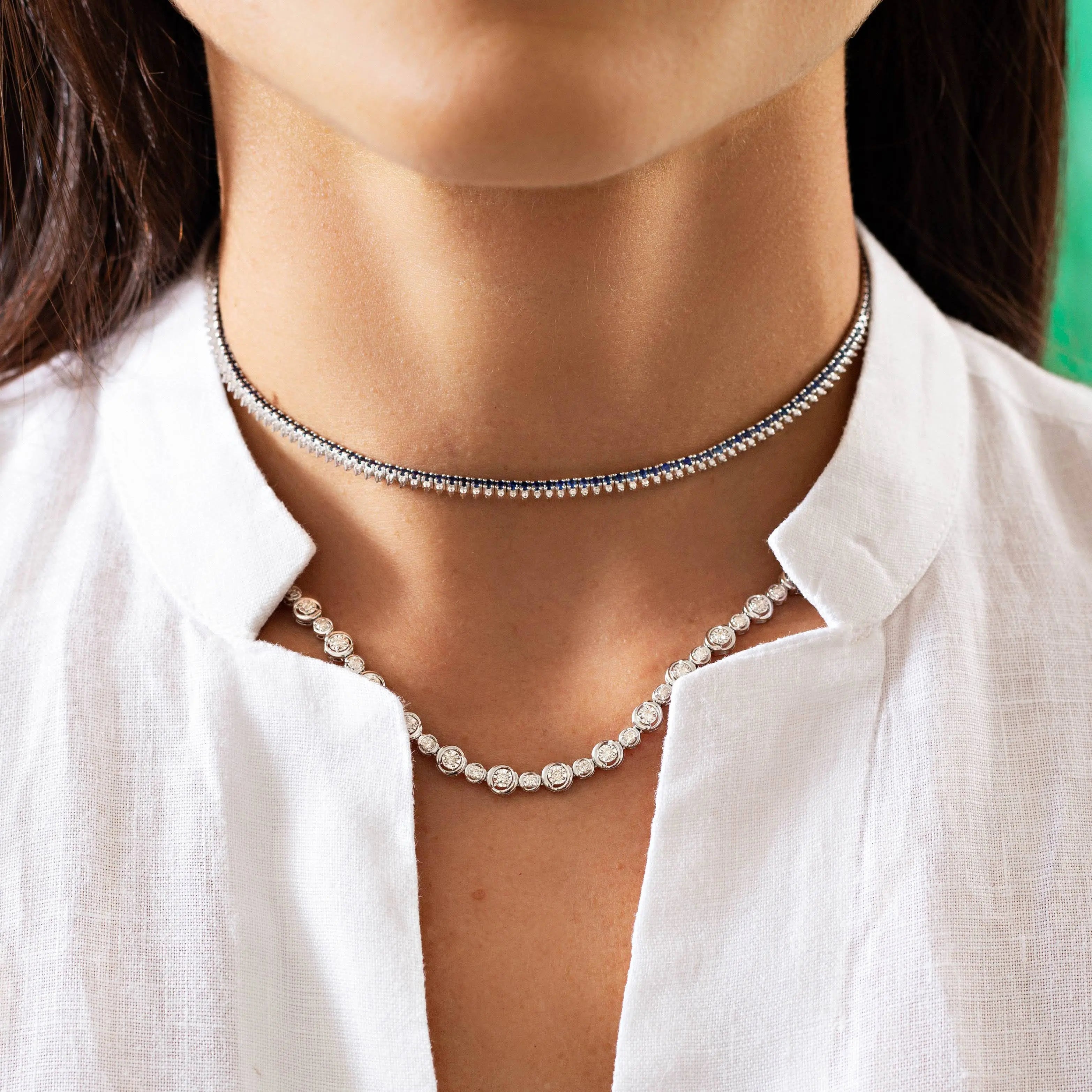 Alternating bezel and scalloped diamond necklace modern design