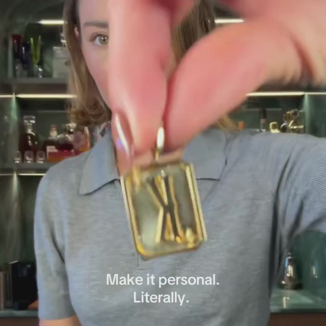 Small Initial Medal Pendant in 18K Yellow Gold, close-up video | JJ Jewelry Miami